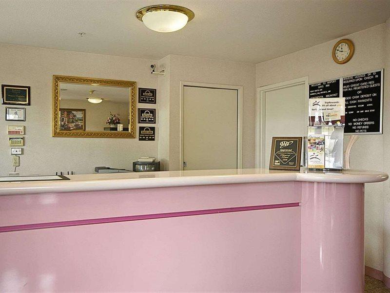 Days By Wyndham Airport Hotel