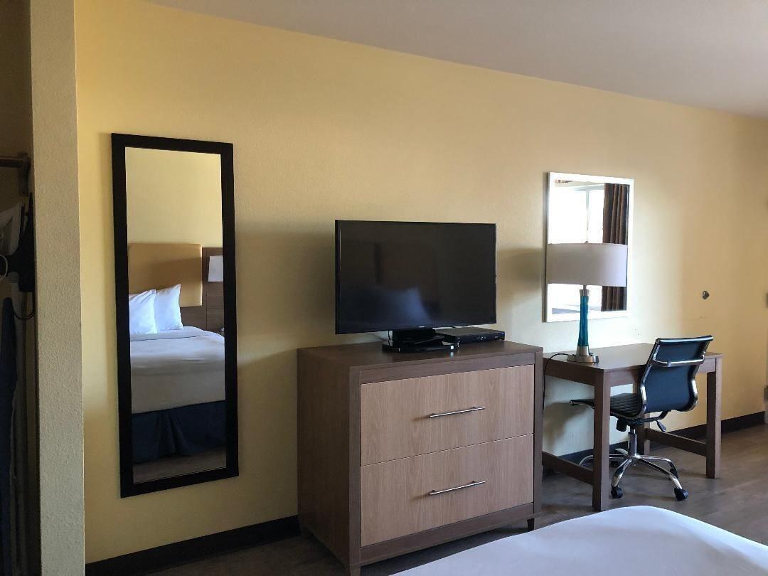 Days By Wyndham Airport Hotel