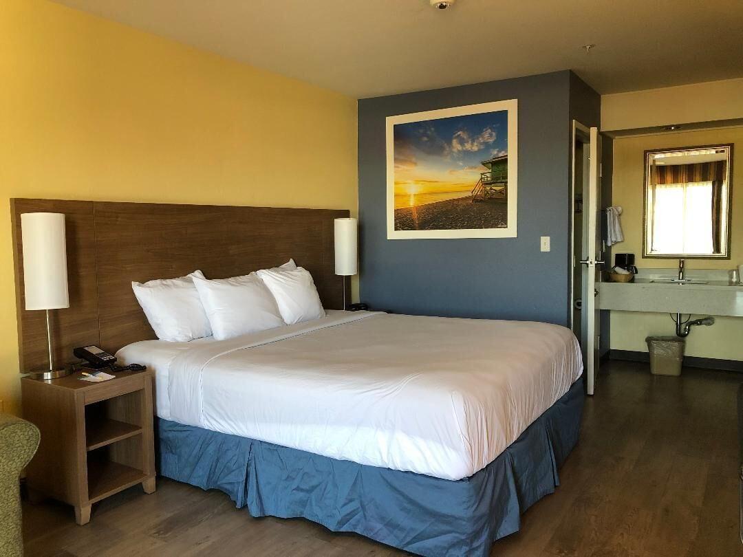 Days By Wyndham Airport Hotel